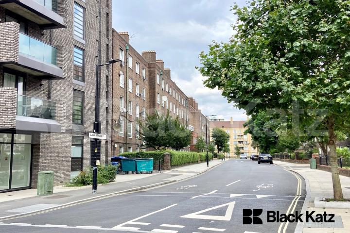 Neutrally decorated, prime location, wooden floors throughout  Law Street, Borough/London Bridge